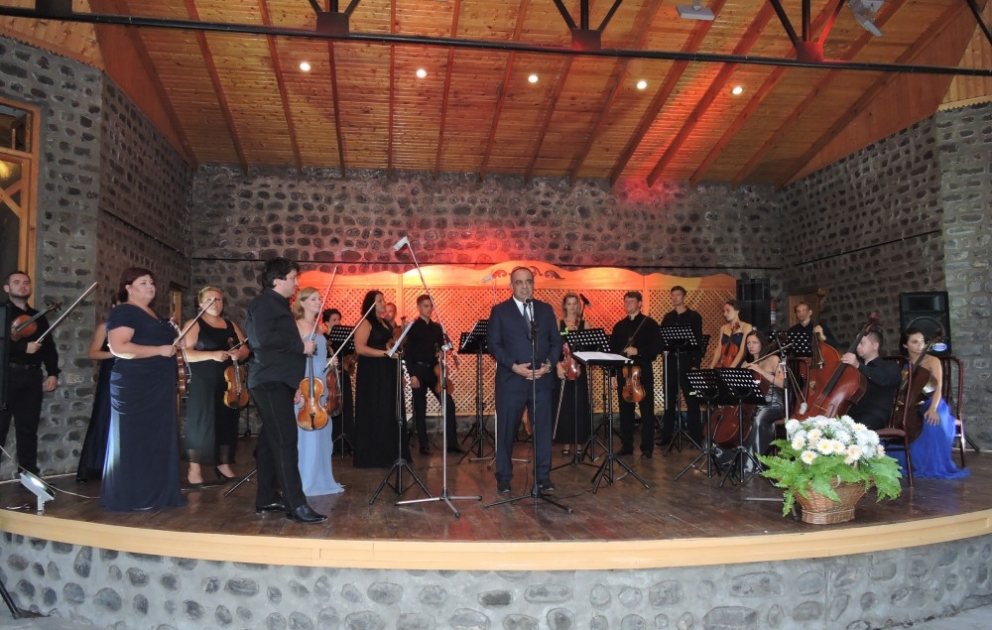 “İçəribazar”da kamera musiqisi səsləndirilib
