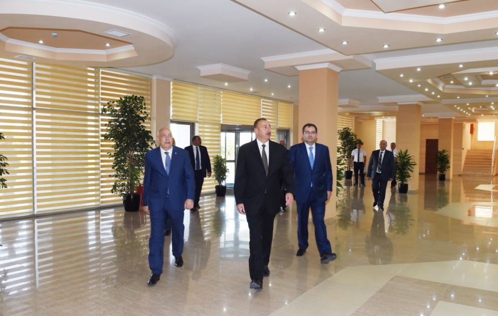 Präsident Ilham Aliyev inspiziert Olympia-Sportkomplex in Ismailli nach Rekonstruktion