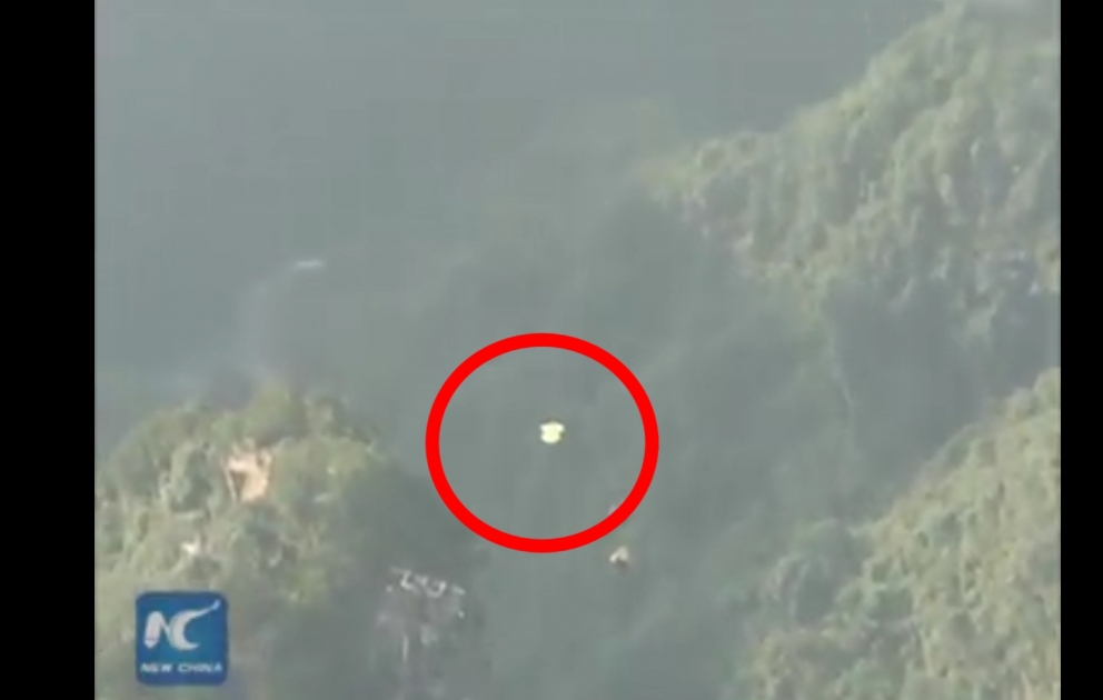A Chinese wingsuit daredevil jumped from a 1,200-meter-high