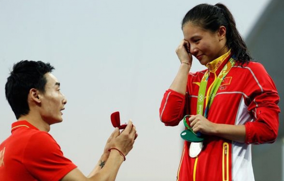 Rioda olimpiya hovuzunda evlilik təklifi