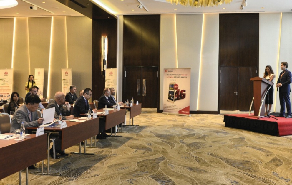 “HUAWEI” şirkətinin ən son texnologiyalarının nümayiş etdirildiyi sərgi açılıb