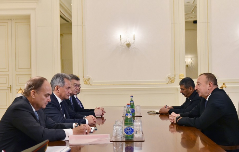 Le président Ilham Aliyev a reçu une délégation conduite par le ministre russe de la Défense