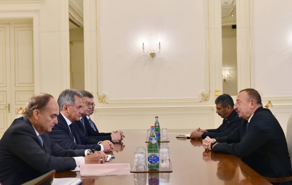 Aserbaidschans Präsident Ilham Aliyev empfängt russische Delegation