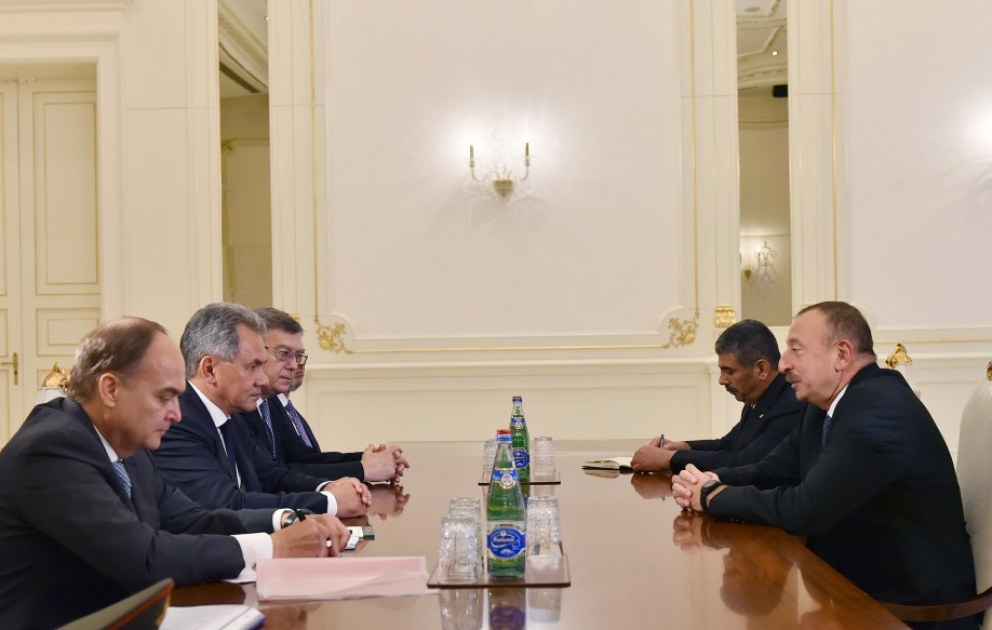 President Ilham Aliyev received delegation led by Russian Defence Minister