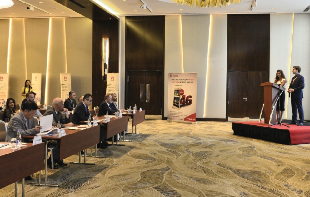 Chinesische Gesellschaft "HUAWEI" organisiert eine IT-Ausstellung Baku