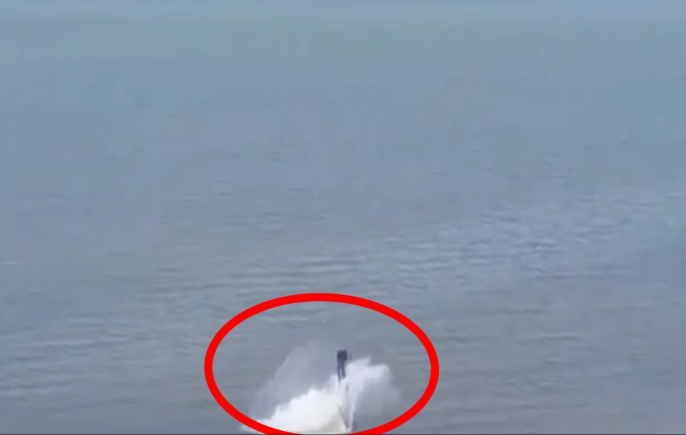 Flugzeug stürzt ins Meer bei Flugschau in England ab