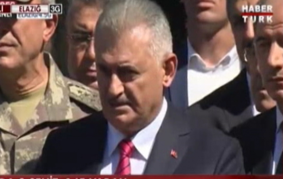 Türkiyənin Baş naziri Elazığdakı terrorla bağlı bölgəyə səfər edib