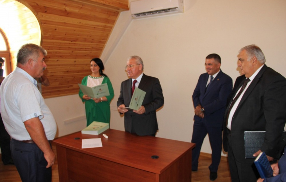 Siyəzəndə kənd təsərrüfatı idarələri üçün inşa edilən bina istifadəyə verilib
