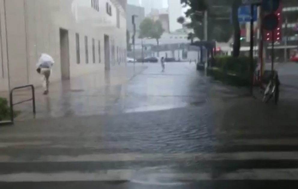 Yaponiyada tufan nəticəsində bir nəfər həlak olub