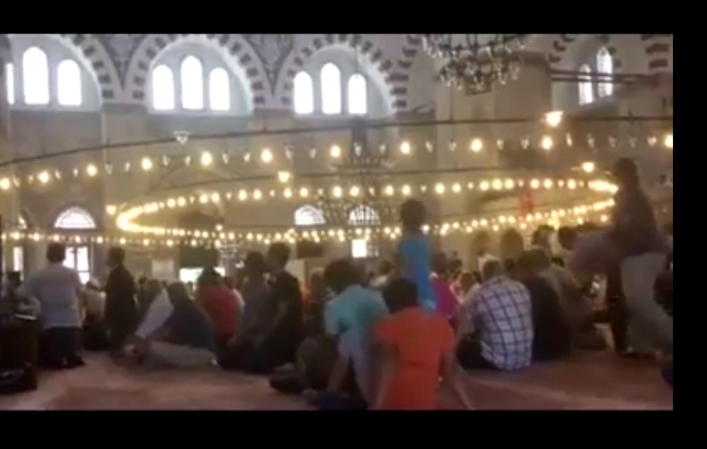Türkiyə prezidenti şəhidlər üçün Quran oxudu
