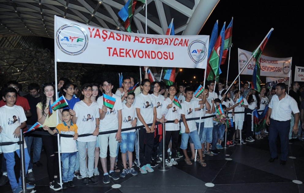 XXXI Yay Olimpiya Oyunlarında iştirak edən Azərbaycan idmançıları Vətənə qayıdıblar