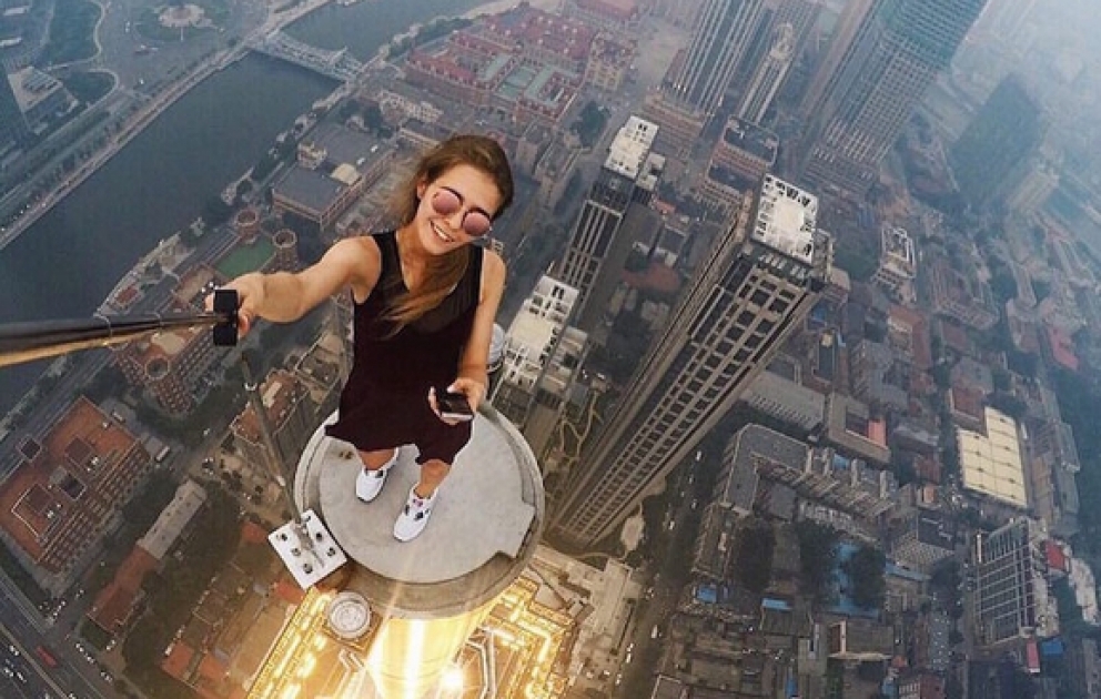 Rus qızından təhlükəli selfi