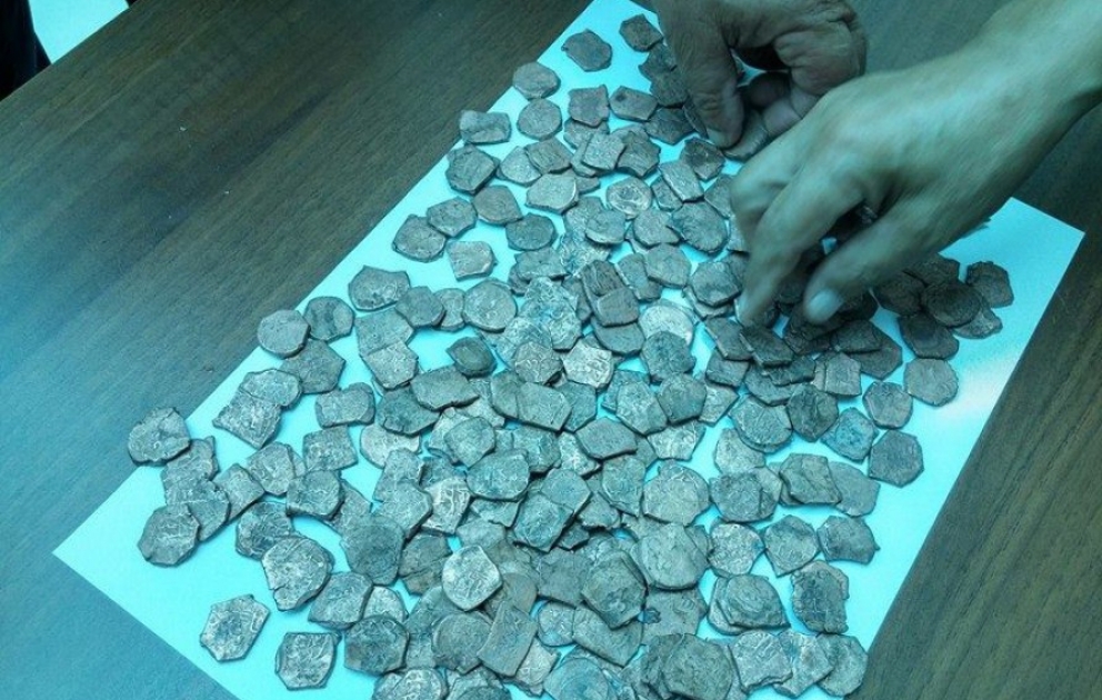 В Джалилабаде обнаружен денежный клад XII века