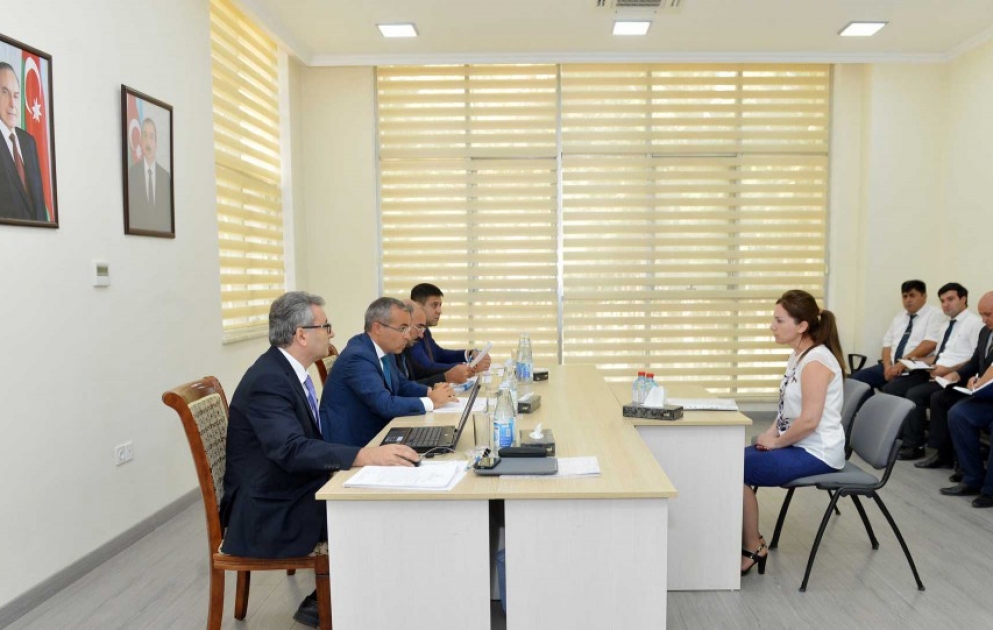 Təhsil naziri Naftalanda vətəndaşlarla görüşüb