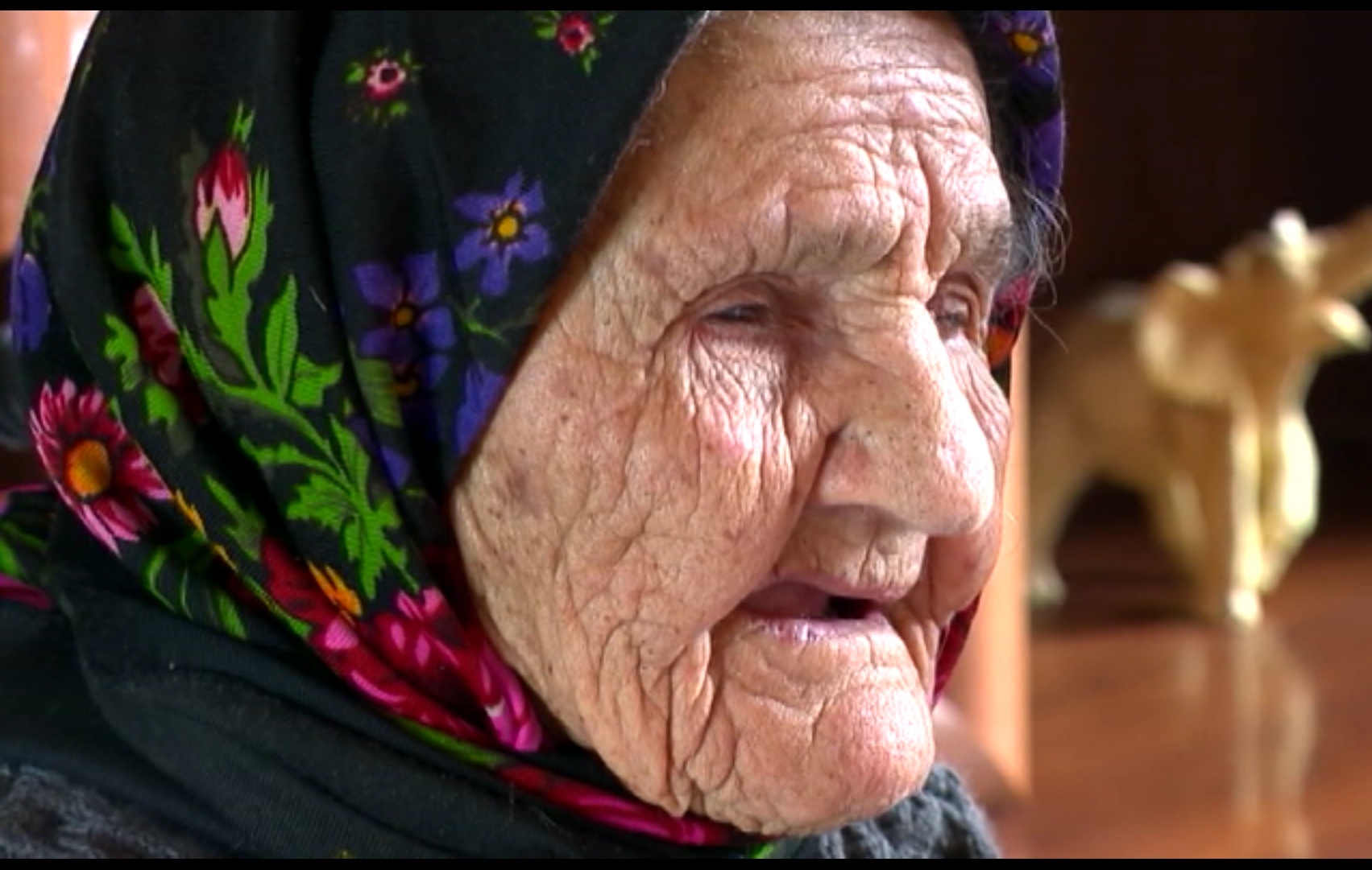 Старики старухами видео. Азербайджанская старушка. Азербайджанские старухи. Азербайджанцы женщины пожилые. Абхазская бабушка.