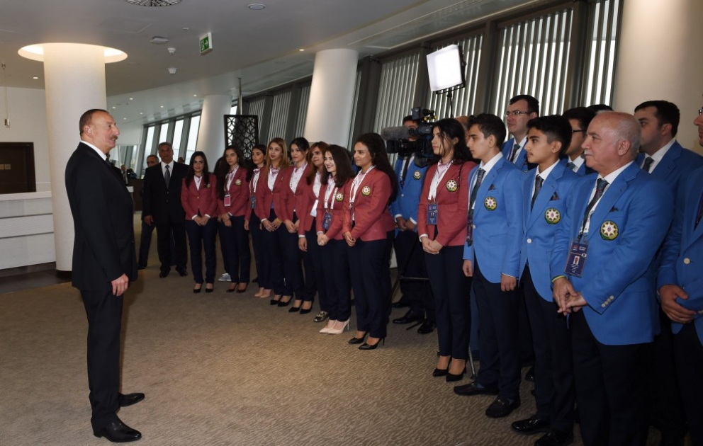 Le président Ilham Aliyev rencontre les joueurs d’échecs azerbaïdjanais participant à l’Olympiade d’échecs de Bakou