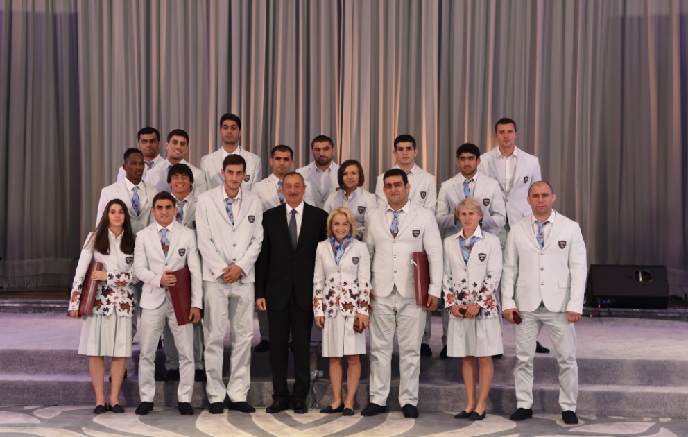 Azərbaycan Prezidenti İlham Əliyev XXXI Yay Olimpiya Oyunlarında iştirak etmiş idmançılarla görüşüb