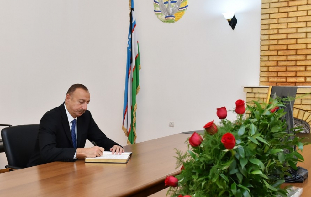 Aserbaidschans Präsident Ilham Aliyev besucht Botschaft von Usbekistan in Baku