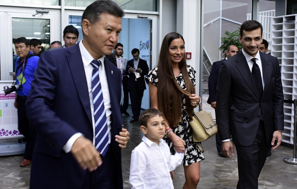 Arzu Aliyeva visits Baku Chess Olympiad venue