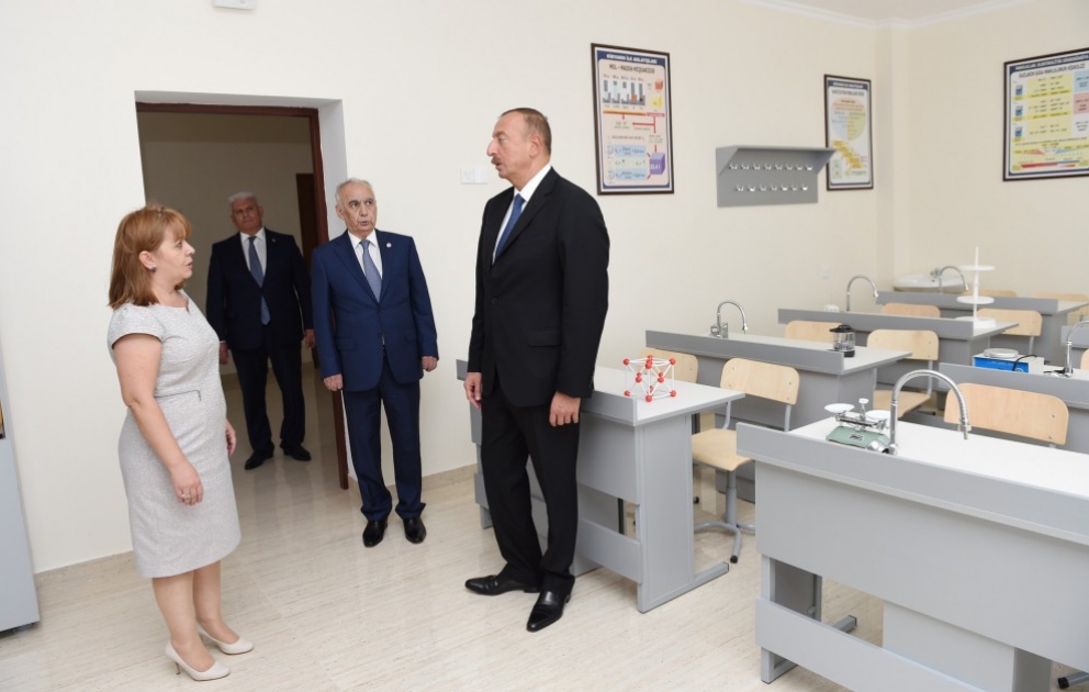 Президент Ильхам Алиев ознакомился с условиями, созданными в новом учебном корпусе школы номер 245 в Баку