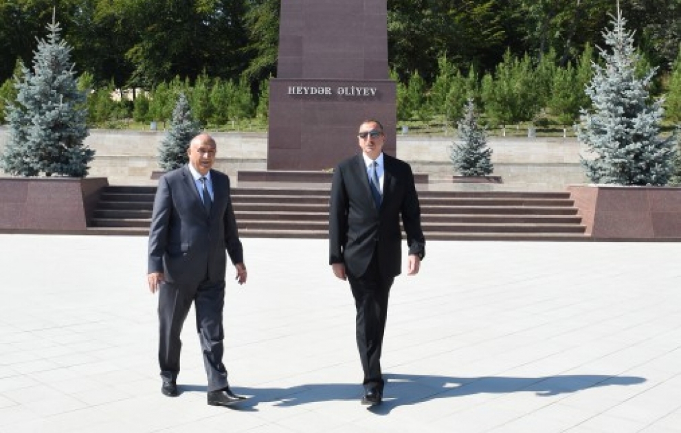 President Ilham Aliyev visited statue of national leader Heydar Aliyev in Qusar