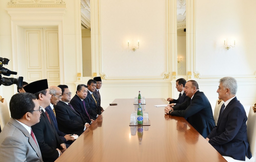 Präsident Ilham Aliyev empfängt indonesische Delegation