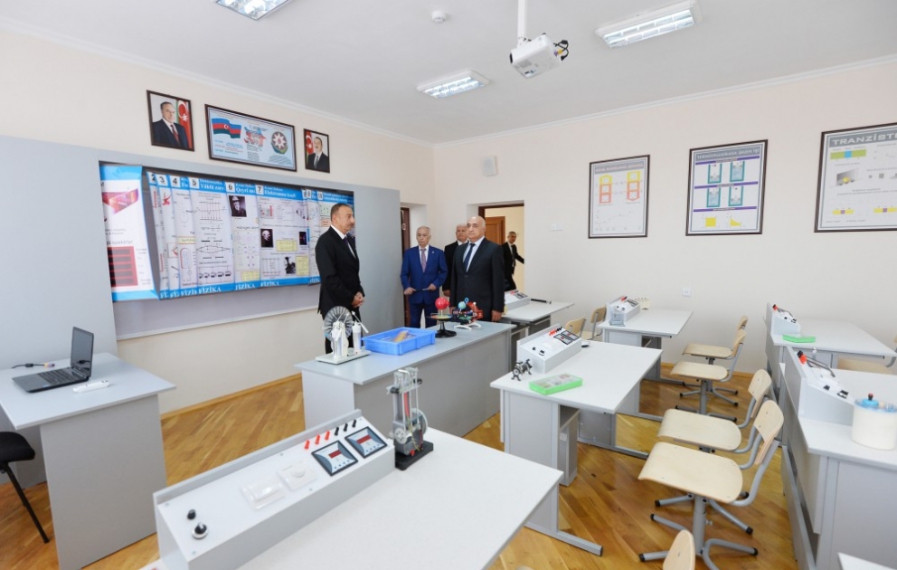 Prezident İlham Əliyev Xətai rayonundakı 58 nömrəli məktəbdə əsaslı yenidənqurma işlərindən sonra yaradılan şəraitlə tanış olub