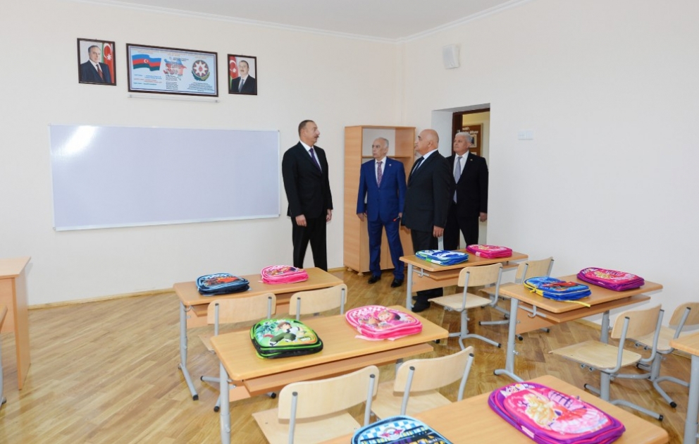 Le président azerbaïdjanais visite l'école No58 à Bakou