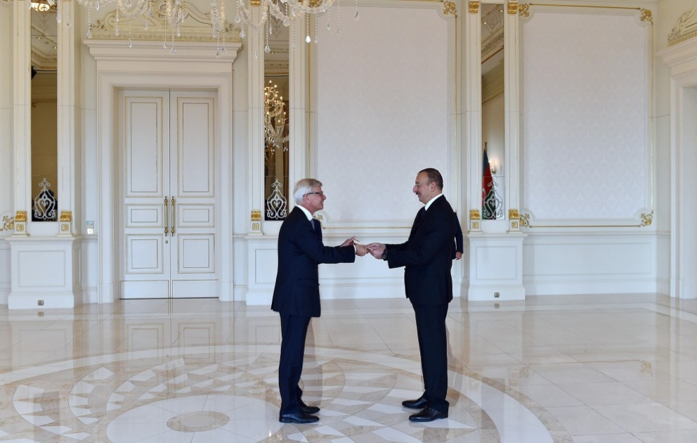 Prezident İlham Əliyev Niderlandın Azərbaycanda yeni təyin olunmuş səfirinin etimadnaməsini qəbul edib
