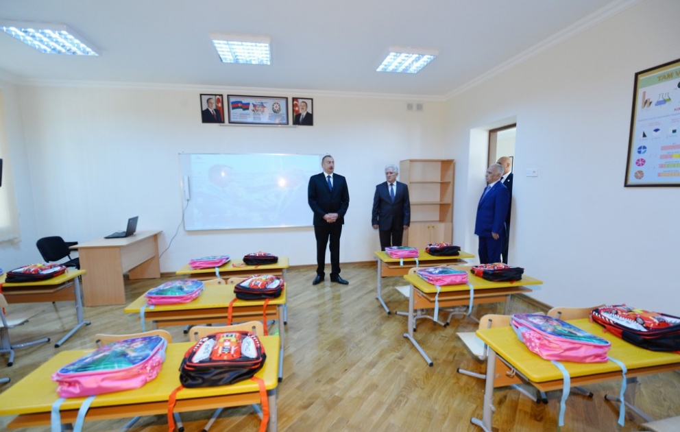 Präsident Ilham Aliyev besucht Schule Nr.12