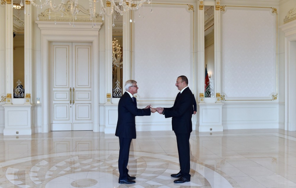 Le président de la République reçoit les lettres de créance de l’ambassadeur néerlandais