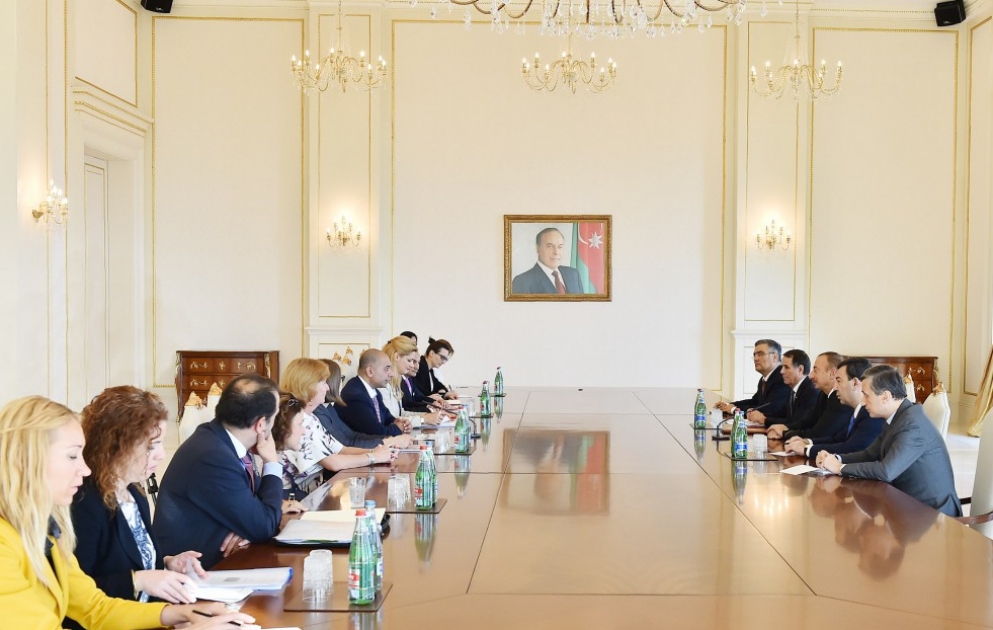 Ilham Aliyev reçoit une délégation de la Commission de coopération parlementaire UE-Azerbaïdjan