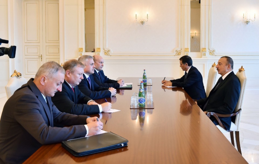 Aserbaidschans Präsident Ilham Aliyev empfängt den Leiter des Sicherheitsrats von Weißrussland