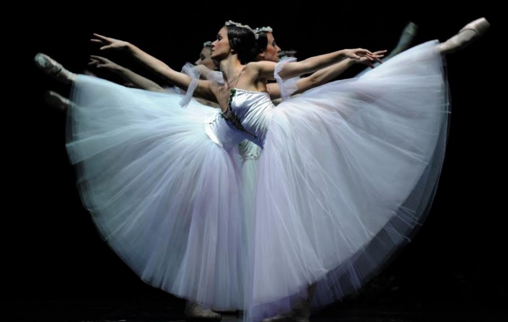 Tatyana Qolyakova Bakı teatrının səhnəsində çıxış edəcək