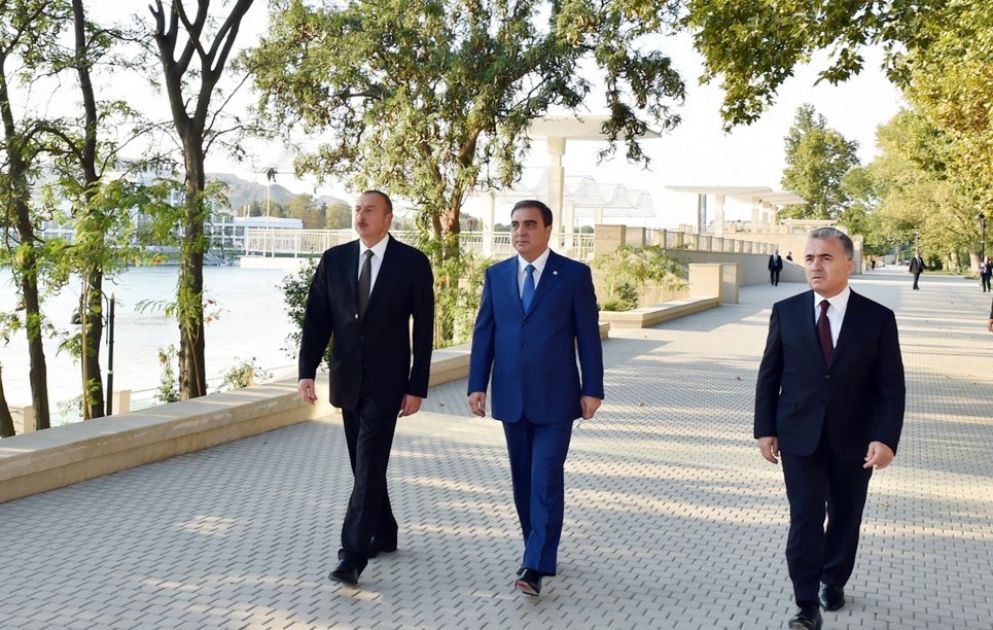 Prezident İlham Əliyev Mingəçevirdə aparılan abadlıq və tikinti işləri ilə tanış olub