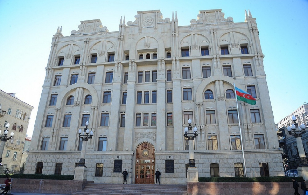 Полиция Азербайджана переходит на усиленный режим работы в связи с референдумом