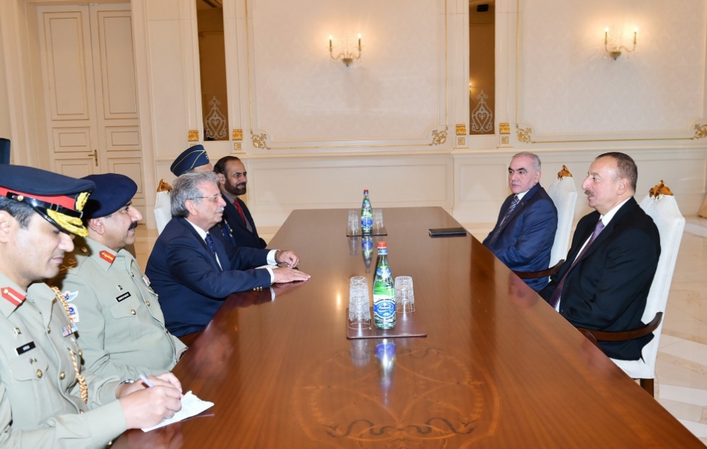 Präsident Ilham Aliyev empfängt Delegation um Pakistans Minister für Rüstungsindustrie