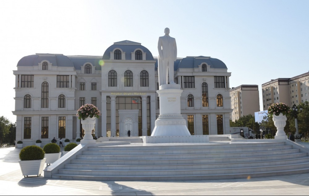 Präsident Ilham Aliyev in Sumgait