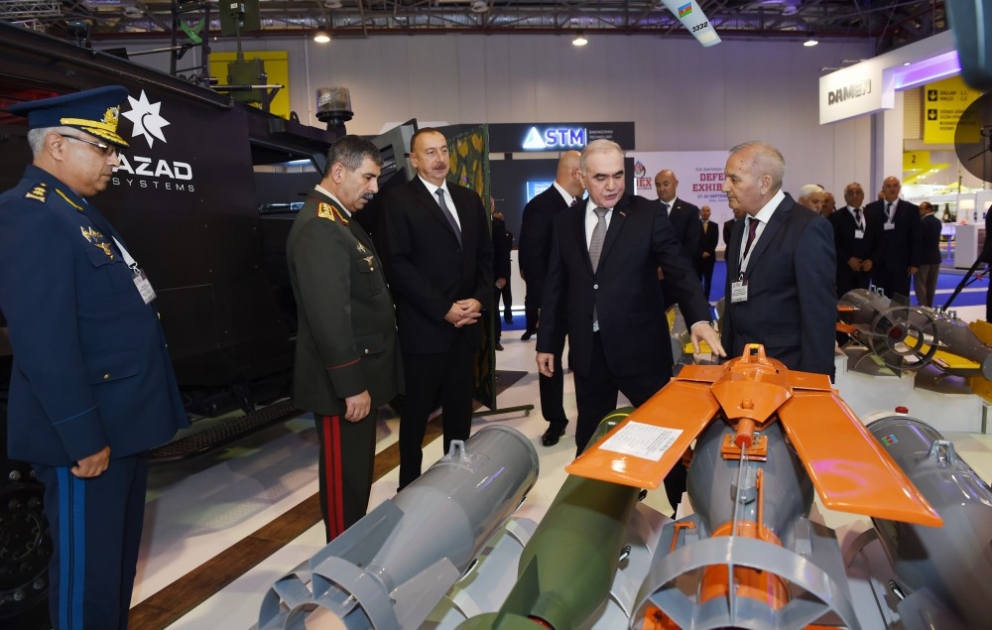 Prezident İlham Əliyev “ADEX 2016” ikinci Azərbaycan Beynəlxalq müdafiə sərgisi ilə tanış olub