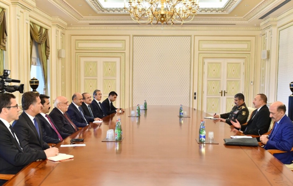 Le président azerbaïdjanais Ilham Aliyev reçoit une délégation turque