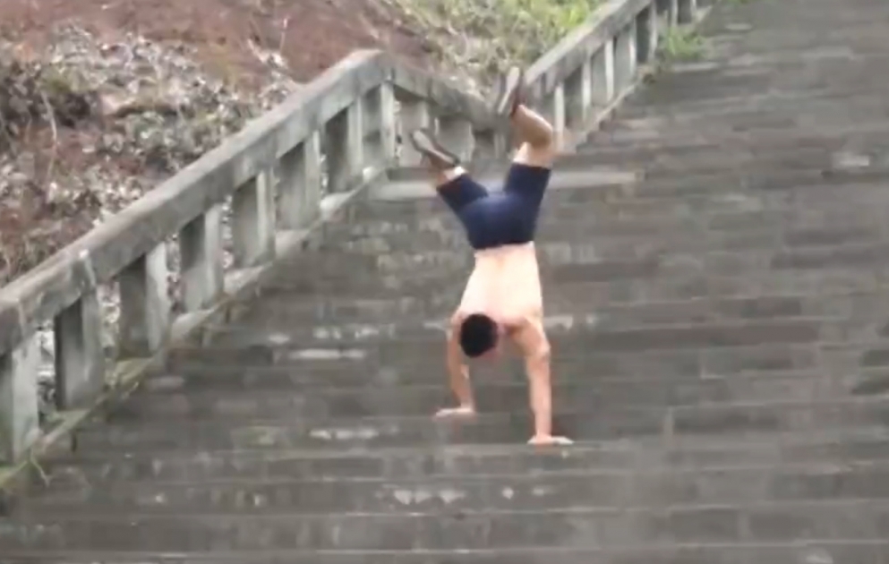 Chinese college student breaks Guinness World Records for running fastest on hands