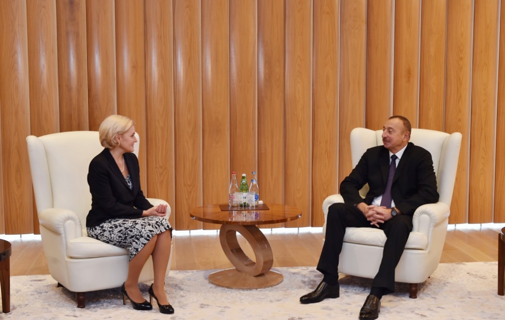 Präsident Ilham Aliyev empfängt eine Delegation um Vizeministerpräsidentin in der Regierung der RF