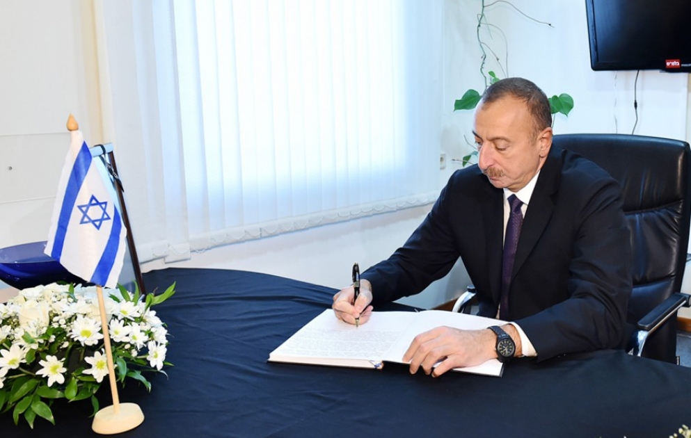 Le président Ilham Aliyev s’est rendu à l’ambassade d’Israël à Bakou pour présenter ses condoléances suite au décès de Shimon Peres