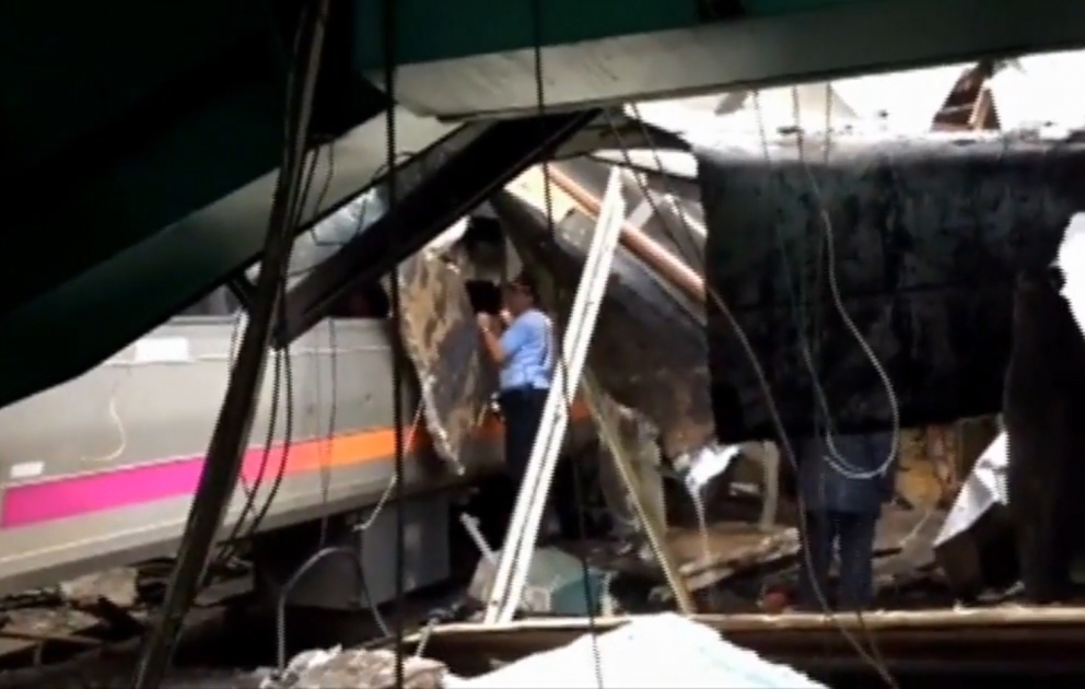 Etats-Unis : un train fou défonce un hall de gare, 3 morts, 100 blessés