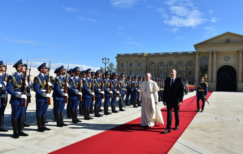 Cérémonie d’accueil officiel du pape François à Bakou