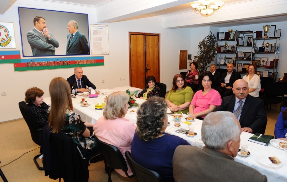Tanınmış jurnalistlər Elmira Əliyeva və Qalina Mikeladzeyə “Şöhrət” ordenləri təqdim olunub