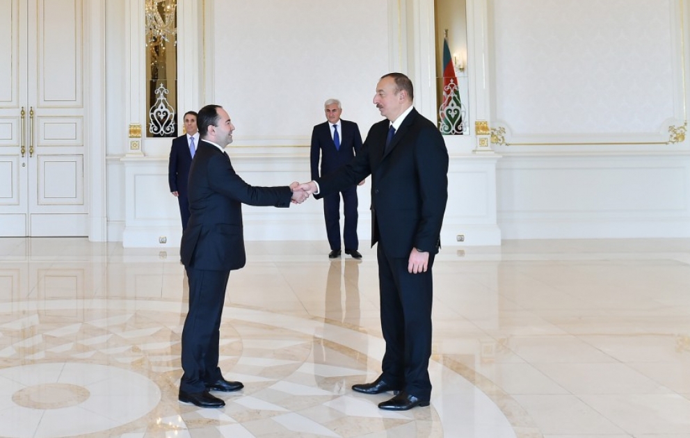 Президент Ильхам Алиев принял верительные грамоты новоназначенного посла Румынии в Азербайджане