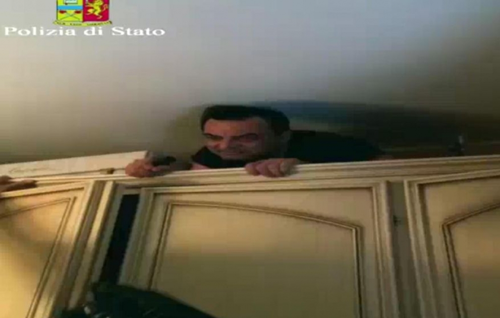 İtaliyada mafiya başçısı evindəki bunkerdə tapılıb