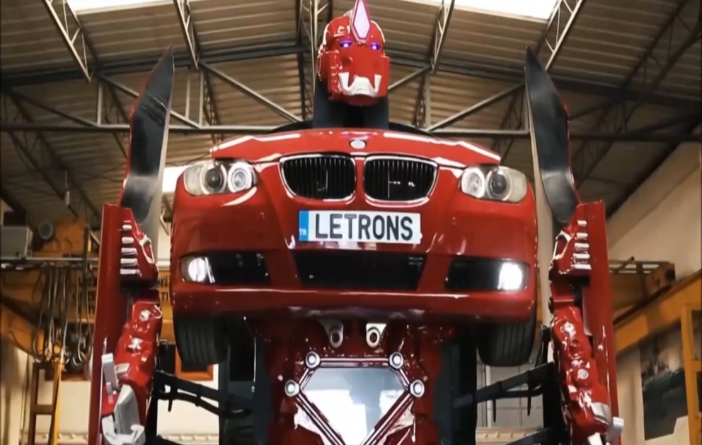 Türkiyəli mühəndislər BMW-dən transfomer düzəldiblər