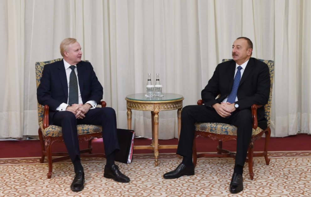 Präsident Ilham Aliyev trifft mit dem BP-Vorstandsvorsitzenden in Istanbul zusammen